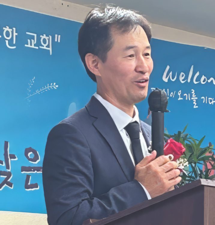 <p>Sang Ho Choi responds to the affirmation of his call to full-time pastoral ministry.</p><p>Sang Ho Choi habla de su llamado al ministerio a tiempo completo.</p>