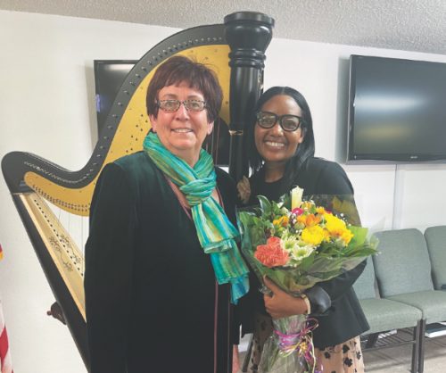 <p>Harpist Beverly Wesner-Hoehn was joined by speaker Lisa Holman-Marsh to bless and delight the attendees of the Women’s Day celebration.</p> <p>La arpista Beverly Wesner-Hoehn se unió a la oradora Lisa Holman-Marsh para bendecir y deleitar a los asistentes en la celebración del Día de la Mujer.</p>