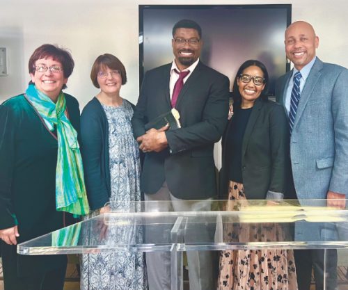 <p>Presenters of the message in word and music, Beverly Wesner-Hoehn and Lisa Holman-Marsh, are joined by Pahrump pastor Ryan Johnson (center), head deaconess Vickie Smith (second from left), and Gerald Marsh (far right).</p><p>Las presentadoras del mensaje en palabra y música, Beverly Wesner-Hoehn y Lisa Holman-Marsh, se unen al pastor de Pahrump, Ryan Johnson (centro), la jefa de diaconisas, Vickie Smith (segunda desde la izquierda) y Gerald Marsh (extrema derecha).