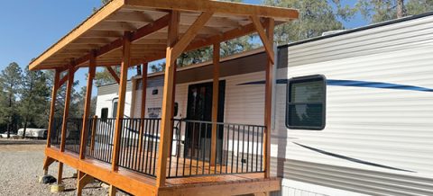 The new decks and skirting on the Souls West trailers were completed by the Maranatha Volunteers.