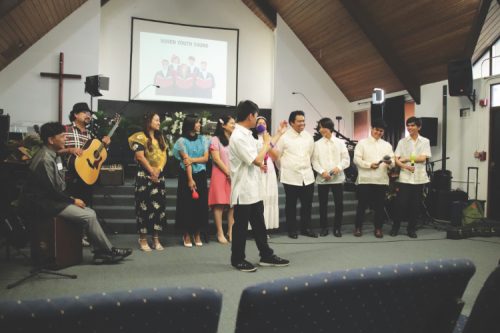 <p>Haven Youth Sound, a youth praise team, provides special music.</p><p>Haven Youth Sound, un equipo de alabanza juvenil, ofrece música especial.</p>