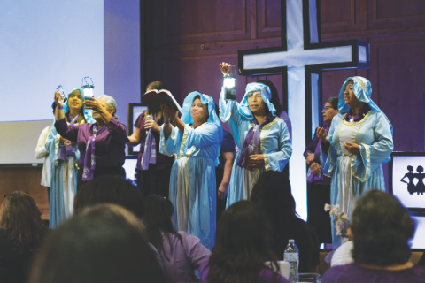 <p>The Emmanuel Hispanic church in Spanish Fork, Utah, shares God’s Word as the light.</p><p>La iglesia hispana Emmanuel en Spanish Fork, Utah, comparte la Palabra de Dios como la luz.</p>