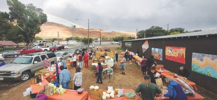 <p>Near the end of the 2023 event, the Harvest Basket outreach is blessed with a rainbow of promise.</p><p>Cerca del final del evento de 2023, el programa de Harvest Basket está bendecido con un arcoíris de promesas.</p>