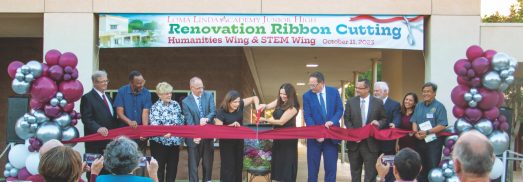 <p>LLA and SECC leaders gather for the ribbon cutting.</p><p>Los líderes de LLA y SECC se reúnen para el corte de cinta.</p>