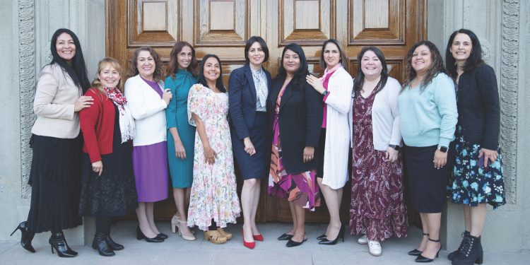 <p>The Hispanic Women’s Ministry committee members are pictured at the event. From left to right: Julissa Rocha, Flor Zelaya, Miriam Hernandez, Montse Huerta-Rivera, Rocío Santos, Ericka Cornejo, Gladys Alfaro, Marlene Quintanilla, Nuris Barriga, Elizabeth Negrete, and Karla Cota. </p><p>Las miembros del comité del Ministerio de Mujeres Hispanas son fotografiados en el evento. De izquierda a derecha: Julissa Rocha, Flor Zelaya, Miriam Hernández, Montse Huerta-Rivera, Rocío Santos, Ericka Cornejo, Gladys Alfaro, Marlene Quintanilla, Nuris Barriga, Elizabeth Negrete y Karla Cota.</p>