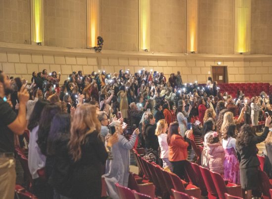 <p>Attendees express excitement and joy as two women make decisions for baptism.</p><p>Las asistentes expresan emoción y alegría cuando dos mujeres toman decisiones para el bautismo.</p>