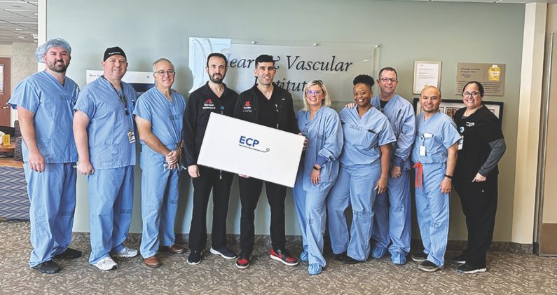 <p>Participants include (from left): Sarkis Bodozian, RN special procedures, AHGL Cath Lab; Carlos Biaggi, cardiovascular tech, AHGL Cath Lab; Dr. Seth Bilazarian, vice president, Interventional Cardiology Programs, ABIOMED (device maker); Dr. Tigran Khachatryan, interventional cardiologist; Dr. Hambik Tankazyan, interventional cardiologist; Maggie Kozik, ABIOMED advanced trainer; Tishanda Sparks, ABIOMED area manager; Bryan Herring, ABIOMED clinical consultant; Javier Valeriano, senior clinical research coordinator, AHGL Office of Integrated Research; and Evelyn Lopez, senior clinical research coordinator, AHGL Office of Integrated Research.</p><p>Los participantes incluyen (de izquierda a derecha): Sarkis Bodozian, RN procedimientos especiales, AHGL Cath Lab; Carlos Biaggi, técnico cardiovascular, AHGL Cath Lab; el Dr. Seth Bilazarian, vicepresidente de Interventional Cardiology Programs ABIOMED (fabricante de dispositivos); el Dr. Tigran Khachatryan, cardiólogo intervencionista; el Dr. Hambik Tankazyan, cardiólogo intervencionista; Maggie Kozik, entrenadora avanzada de ABIOMED; Tishanda Sparks, gerente de área de ABIOMED; Bryan Herring, consultor clínico de ABIOMED; Javier Valeriano, coordinador de investigación clínica de la AHGL Office of Integrated Research; y Evelyn López, coordinadora de investigación clínica de la AHGL Office of Integrated Research.</p>