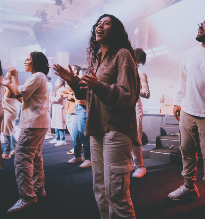 <p>The praise team worships in song.</p><p>El equipo de alabanza adora con cantos.</p>