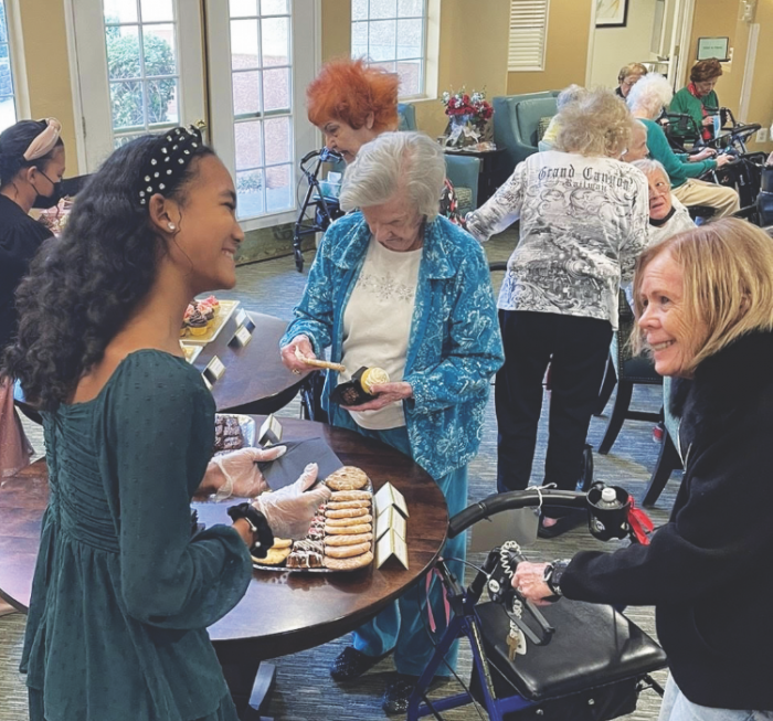 <p>A smile and an open heart go a long way to break down barriers and create an atmosphere of trust when working with those in memory care.</p><p>Una sonrisa y un corazón abierto contribuyen en gran medida a derribar barreras y crear una atmósfera de confianza cuando se trabaja con personas que cuidan la memoria.</p>