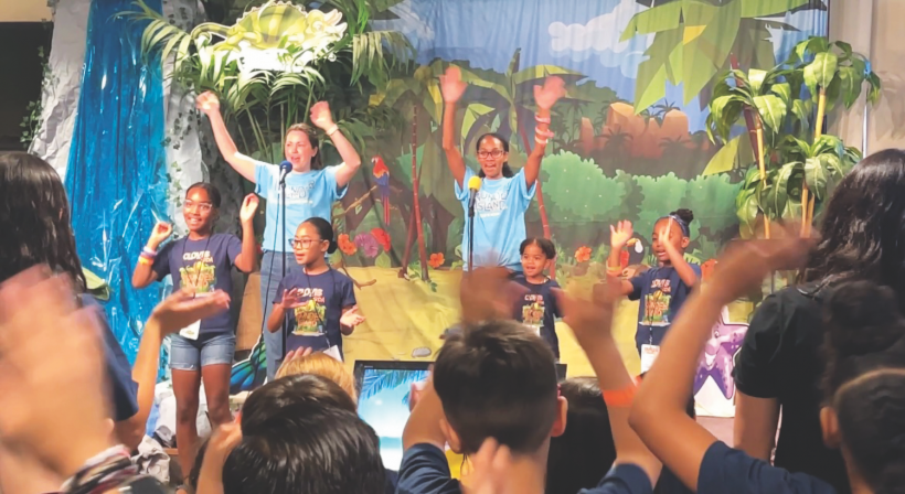 <p>The VBS praise team in Clovis leads worship.</p><p>El equipo de alabanza de la EBV en Clovis dirige la adoración.</p>