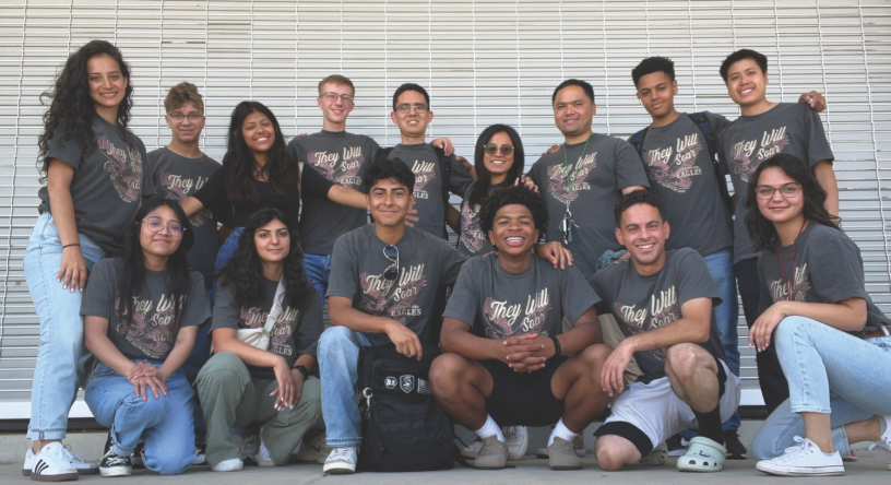 <p>At the end of the summer, the Youth Rush team wears their program T-shirt based on their favorite verse, Isaiah 40:31.</p><p>Al final del verano, el equipo de Youth Rush usa su camiseta del programa basada en su versículo favorito, Isaías 40:31.</p>