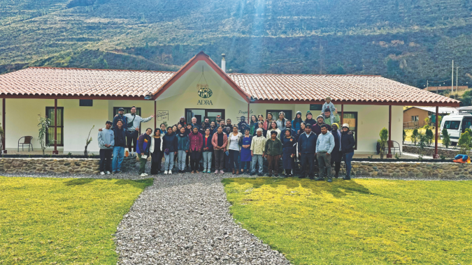El grupo de 37 personas de SCC en el Campamento Chuquicahuana.