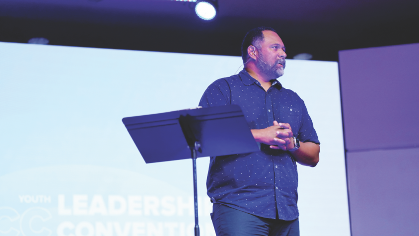 <p>Pastor Iki Taimi preaches the Sabbath afternoon message.</p><p>El pastor Iki Taimi predica el mensaje del sábado por la tarde.</p>