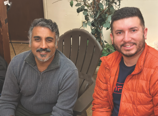 <p>Young Adult Ministries Director Mike Soto (right) with guest speaker Anil Kanda (left).</p><p>El director del Ministerio de Jóvenes Adultos, Mike Soto (derecha) con el orador invitado Anil Kanda (izquierda).</p>