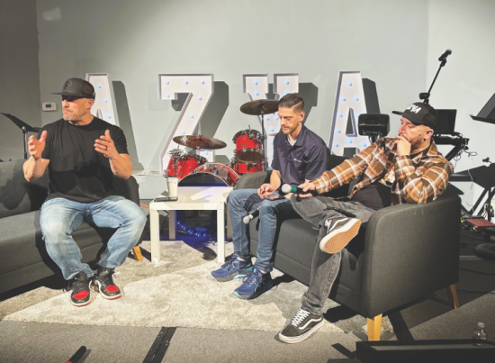 <p>Ben Lundquist (left), Chris Albrecht (center), and Mike Soto (right) field questions from the crowd during the Young Adult Life Tour.</p><p>Ben Lundquist (izquierda), Chris Albrecht (centro) y Mike Soto (derecha) contestan las preguntas de la multitud durante la Gira de la Vida de los Jóvenes Adultos.</p>