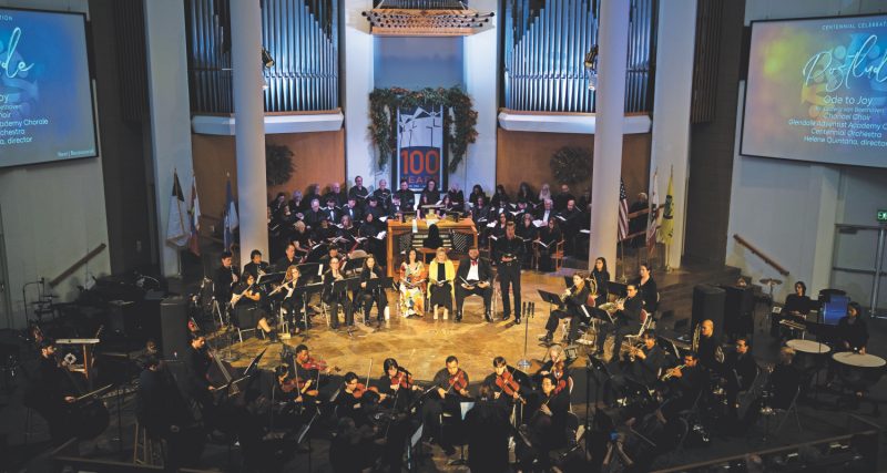 <p>Songs of worship during the morning service featured the praise team, Vallejo Drive chancel choir, Glendale Adventist Academy chorale, a centennial orchestra, and many other performances.</p><p>Los cantos de adoración durante el servicio matutino contaron con el equipo de alabanza, el coro del presbiterio de Vallejo Drive, el coro de la Glendale Adventist Academy, una orquesta del centenario y muchas otras actuaciones.</p>