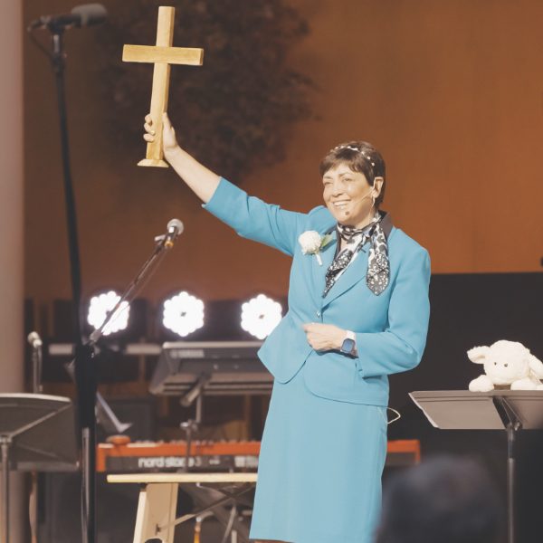 Elizabeth Talbot, expastora Vallejo Drive y actual oradora/directora de Jesus 101, predicó el viernes por la noche.
