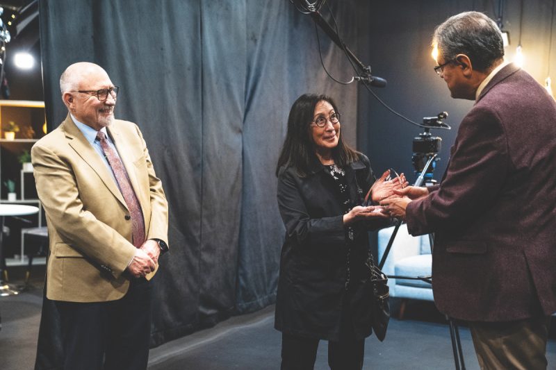 Karen Oi, miembro de la iglesia de Santa Mónica, es reconocida por su contribución al proyecto. Oi y los Nakamura fueron los primeros donantes al inicio del proyecto, y apoyaron la gran inauguración con su asistencia.