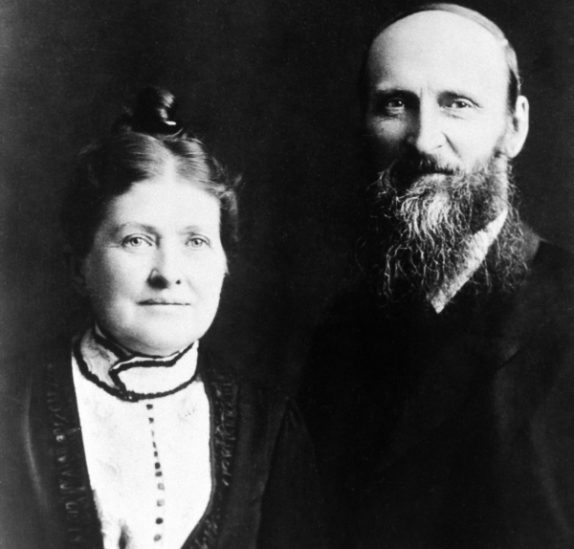 Marion and Daniel T. Bourdeau (Photo courtesy of Ellen G. White Estate, Inc.)