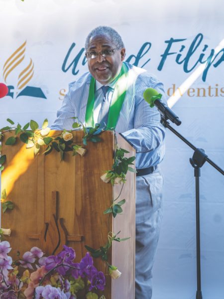 En su sermón, Lee desafía a la recién organizada compañía filipina de Haven a hacer discípulos y bendecir a otros.<br />(Photo: Araya Moss)