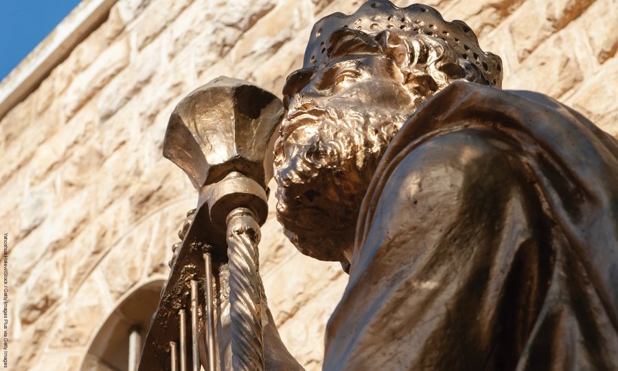 <p>Bronze statue of King David outside his tomb in the Old City 
of Jerusalem.</p><p>Estatua de bronce del rey David fuera de su tumba en la Ciudad Vieja de Jerusalén.</p>