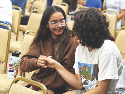 Los participantes adultos jóvenes representan el crecimiento del ministerio juvenil.