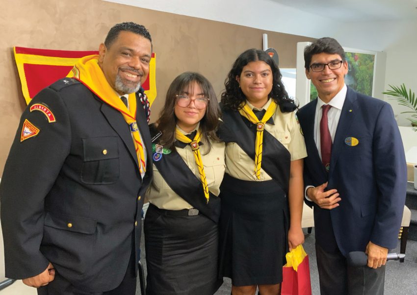 from left to right; Pastor Rudy Alvir, Jovismar Rangel, Ligia Diaz, Pastor Benjamin Carballo, in recognition of the courage to invite a friend to church.