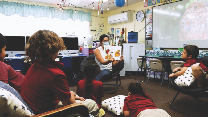 REACH Hawaii provides support and resources to students, educators, and parents.<br />REACH Hawaii proporciona apoyo y recursos a estudiantes, educadores, y padres.