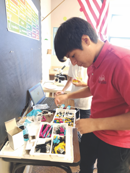 Steven Tafur gathers pieces for the robot.