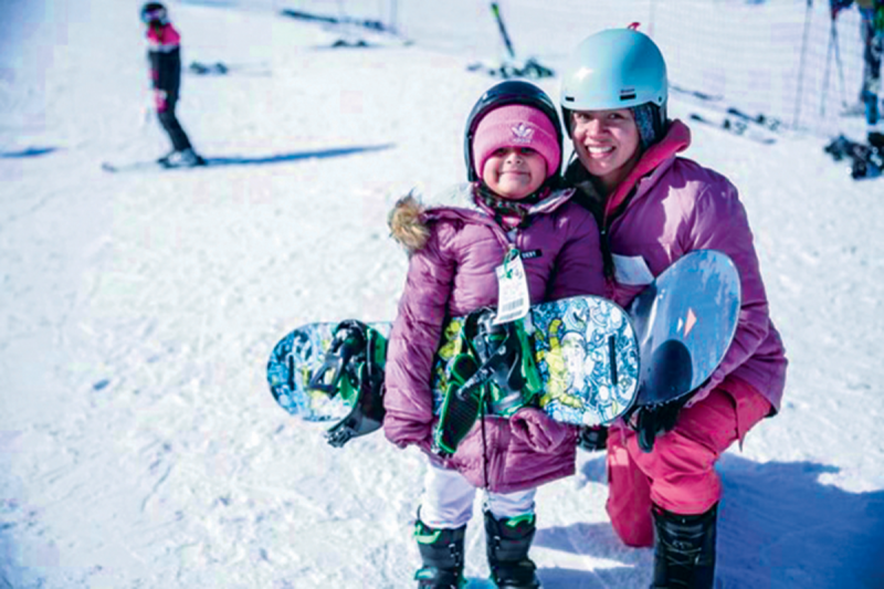 From the youngest student to the oldest, skiing/snowboarding is the highlight of their winter physical education experience.<br />Desde el estudiante más joven hasta el mayor, el esquí/snowboard es el punto culminante de su experiencia de educación física de invierno.